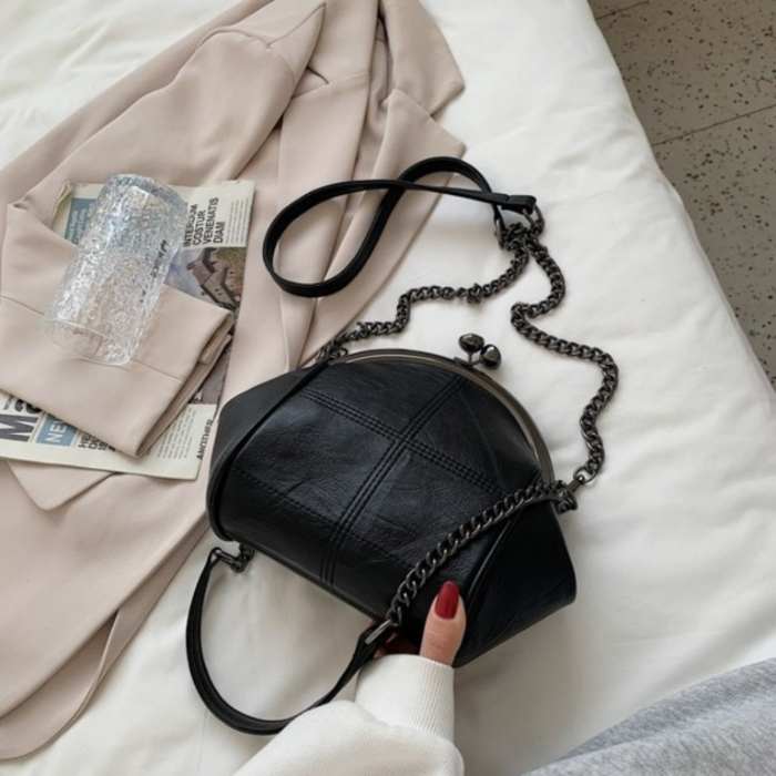 Luna Kiss Lock Crossbody Bag – Black Leather Chain Shoulder Purse - Image 3