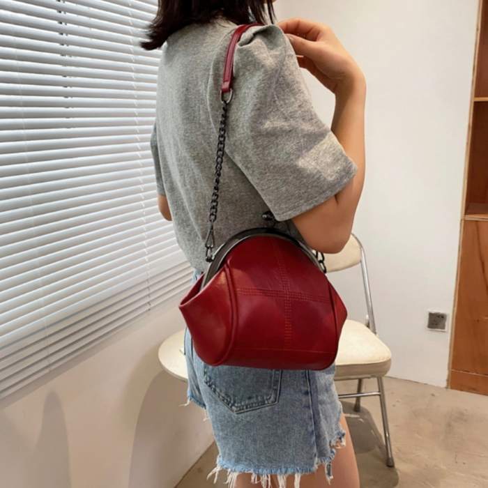 Luna Kiss Lock Crossbody Bag – Red Leather Chain Shoulder Purse - Image 2